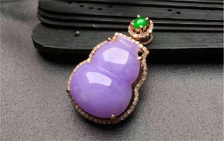 紫色翡翠葫芦的寓意和象征紫色翡翠葫芦的寓意和象征是什么